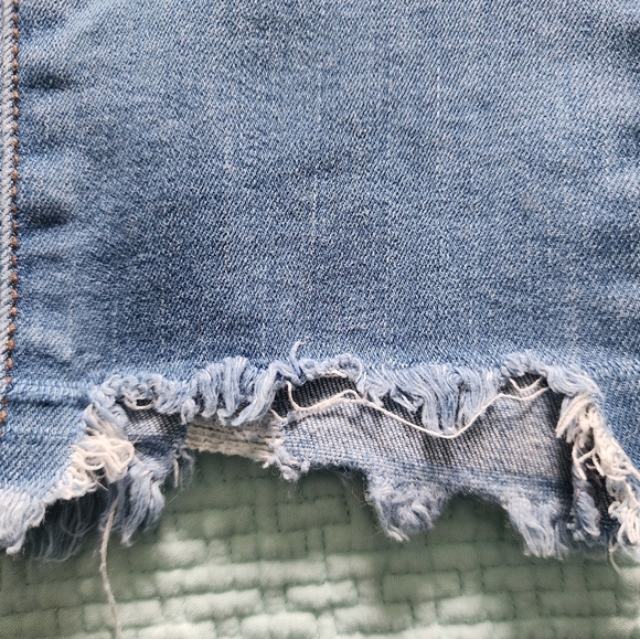 Kancan Button High Rise Fly Light wash Distressed Jeans Raw Hem Size 11/29 - Picture 4 of 12